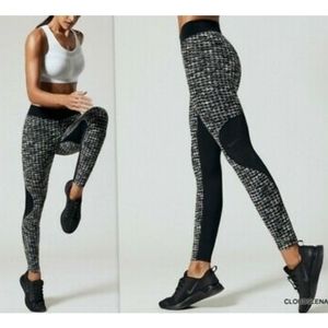 Nike NWT size Medium pro HyperWarm leggings